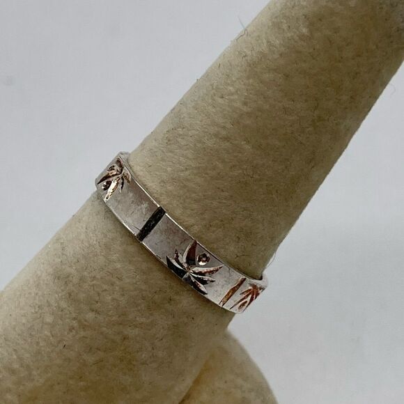 Sterling Silver 925 Ring with Decor - Picture 1 of 4
